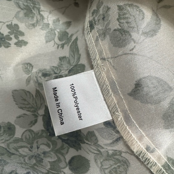 Tuckernuck Antique Roses Ruffle Collared Blouse Size Small NWT - Picture 6 of 11